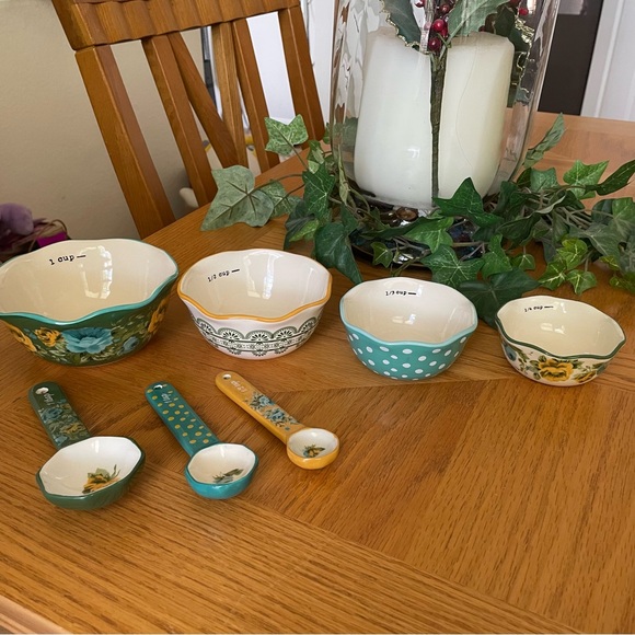 The Pioneer Woman Other - Pioneer Woman Floral Nesting Measuring Bowls and Spoons